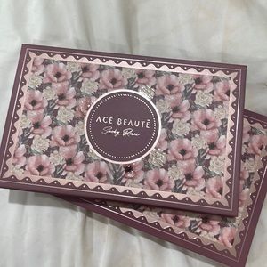 Eye shadow palette
